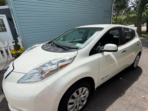Used 2017 Nissan Leaf S w/ Charge Package FWD image 9