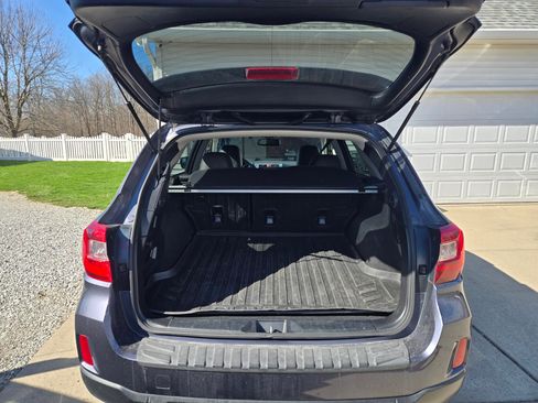 Used 2017 Subaru Outback 2.5i Limited w/ Popular Package #5 image 6