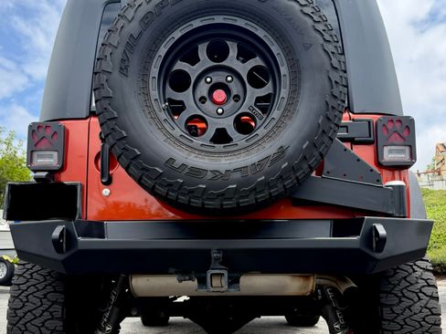 Used 2009 Jeep Wrangler Unlimited Rubicon w/ Dual Top Group AWD/4WD image 20