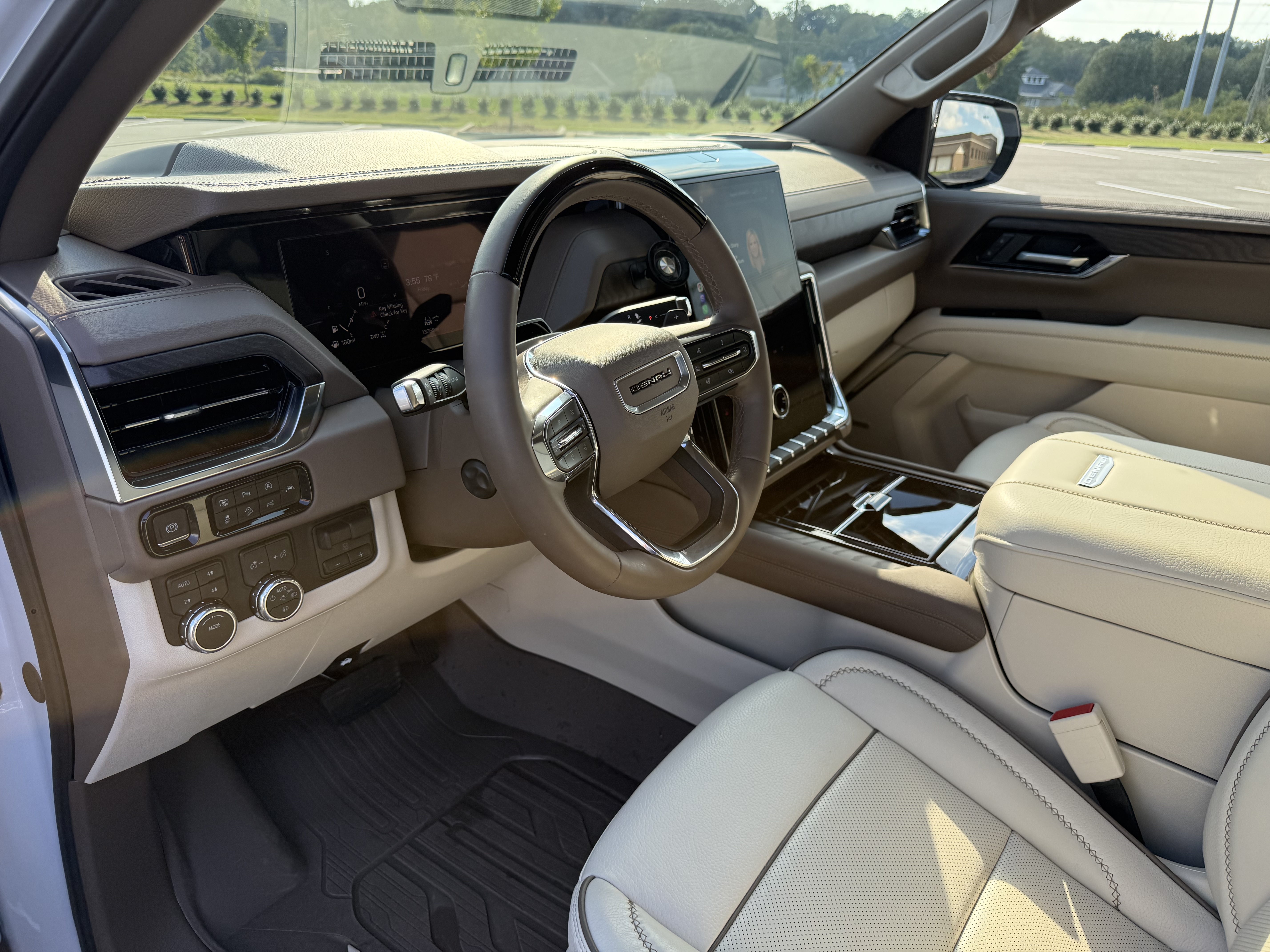 Used 2026 GMC Yukon Denali w/ Denali Reserve Package AWD/4WD image 5