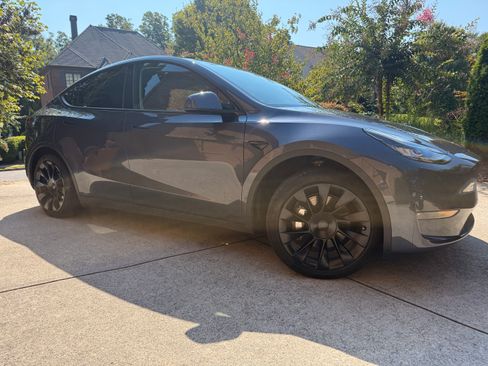 Used 2023 Tesla Model Y Long Range AWD/4WD image 5