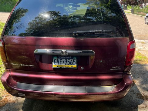 Used 2002 Chrysler Town & Country LXi AWD/4WD image 9