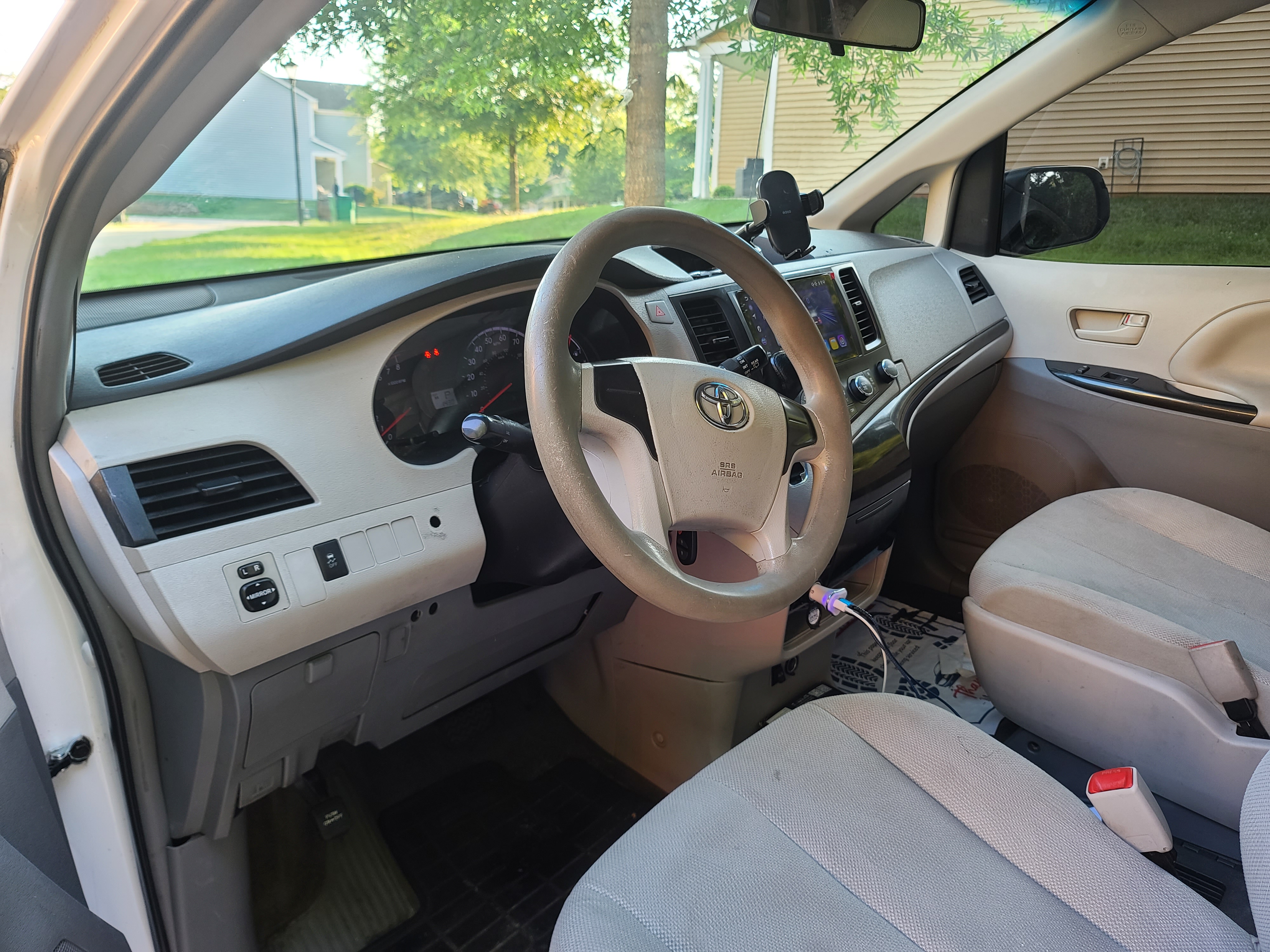 Used 2014 Toyota Sienna L FWD image 11