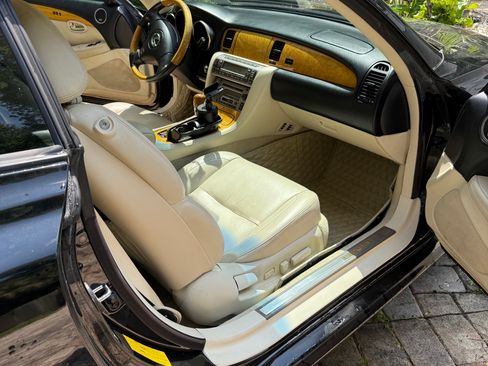 Used 2004 Lexus SC 430 Convertible RWD image 8