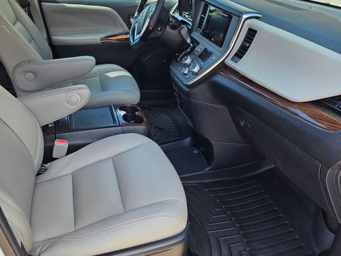 Used 2015 Toyota Sienna Limited Premium image 13