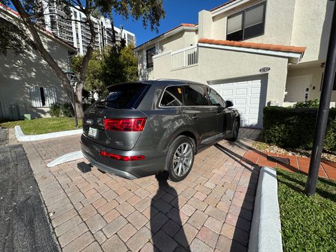 Used 2018 Audi Q7 3.0T Prestige w/ Prestige Package AWD/4WD image 11