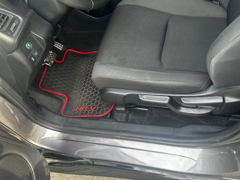 Used 2019 Honda HR-V Sport image 8