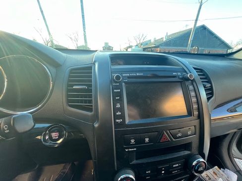 Used 2012 Kia Sorento EX w/ EX V6 Premium Pkg image 10