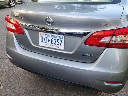 Used 2013 Nissan Sentra SV FWD image 19