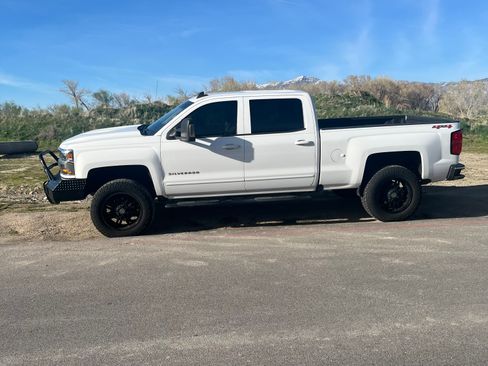 Used 2017 Chevrolet Silverado 1500 LT image 2