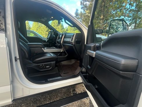 Used 2020 Ford F350 Platinum w/ FX4 Off-Road Package image 4