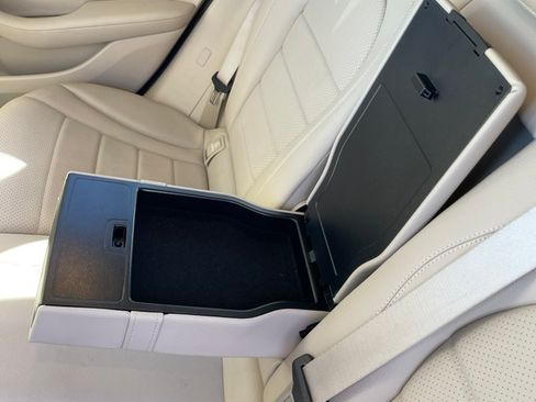 Used 2021 Mercedes-Benz GLC 300 image 4