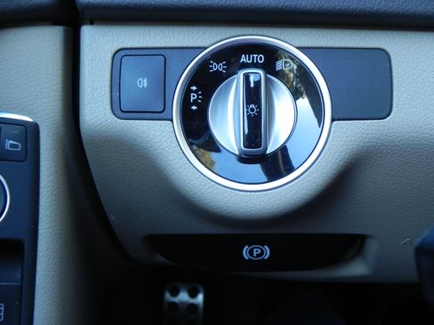 Used 2012 Mercedes-Benz C 350 Sport image 15