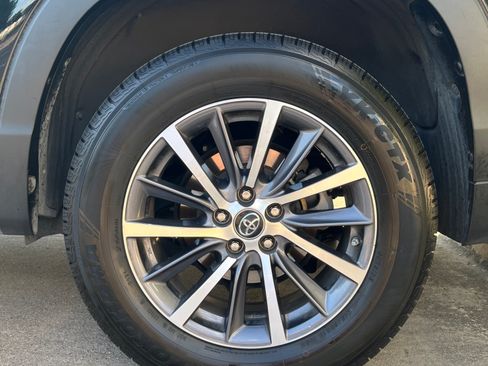 Used 2018 Toyota Highlander XLE FWD image 10