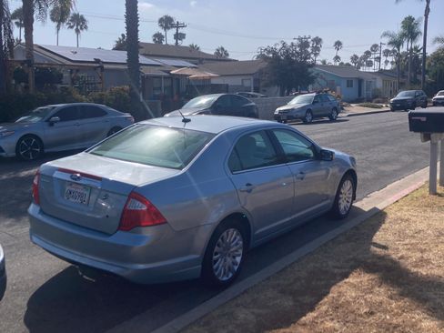 Used 2010 Ford Fusion Hybrid FWD image 4