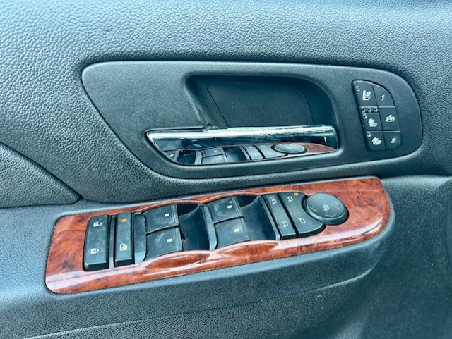 Used 2012 Chevrolet Avalanche LTZ RWD image 22