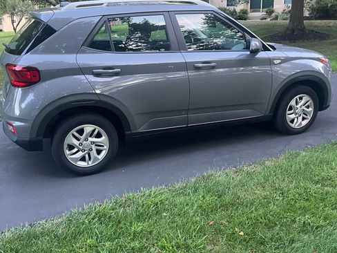 Used 2020 Hyundai Venue SEL w/ Convenience Package image 1