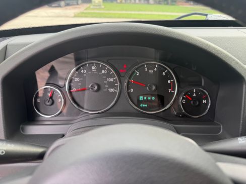Used 2011 Jeep Liberty Sport AWD/4WD image 21