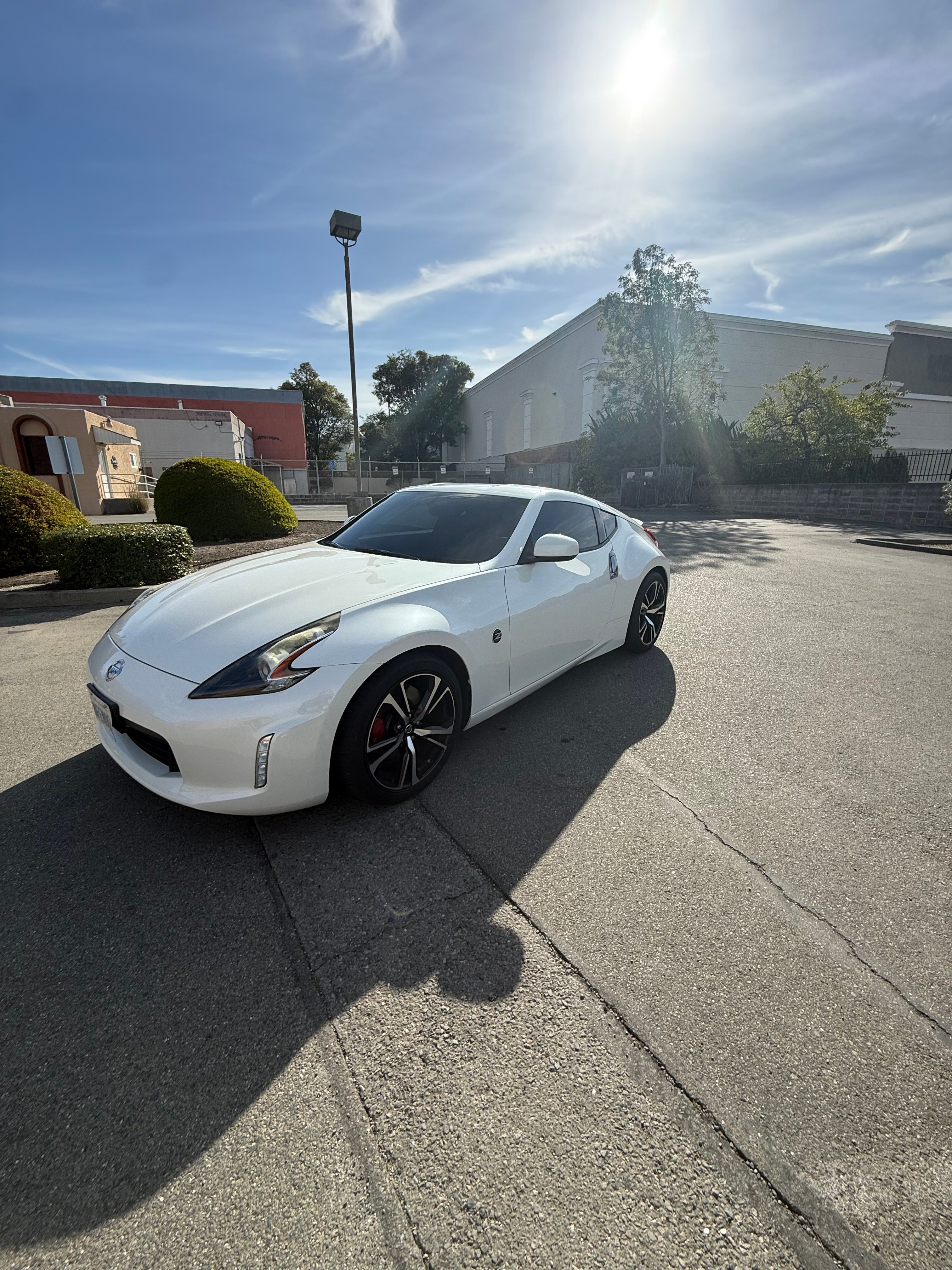 Used 2018 Nissan 370Z Coupe RWD image 11