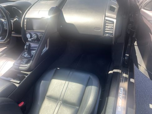 Used 2016 Jaguar F-TYPE R image 8