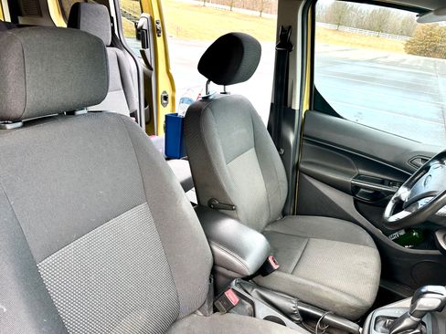 Used 2018 Ford Transit Connect XL image 9