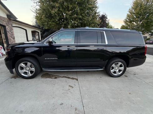 Used 2017 Chevrolet Suburban Premier RWD image 4