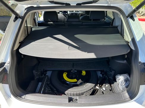 Used 2022 Volkswagen Tiguan SE FWD image 16