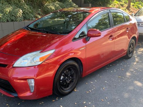 Used 2015 Toyota Prius Four image 2