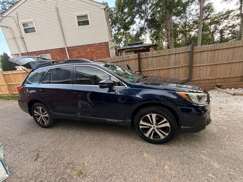 Used 2018 Subaru Outback 2.5i Limited AWD/4WD image 2