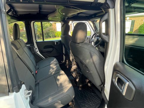Used 2025 Jeep Wrangler Unlimited Sport AWD/4WD image 19