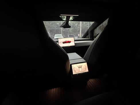 Used 2024 Tesla Cybertruck Cyberbeast AWD/4WD image 5