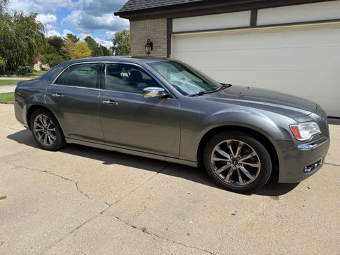 Used 2012 Chrysler 300 C w/ 19-Premium Speaker Group image 2