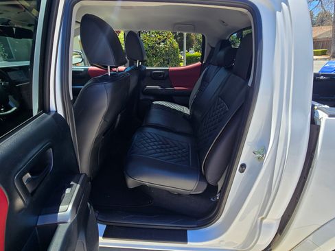 Used 2017 Toyota Tacoma SR5 w/ Tow Package RWD image 14