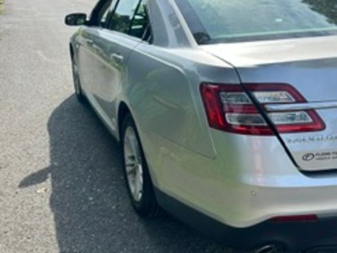 Used 2015 Ford Taurus SEL FWD image 2