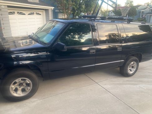 Used 1999 GMC Suburban 2WD w/ Marketing Opt Pkg 3 image 2
