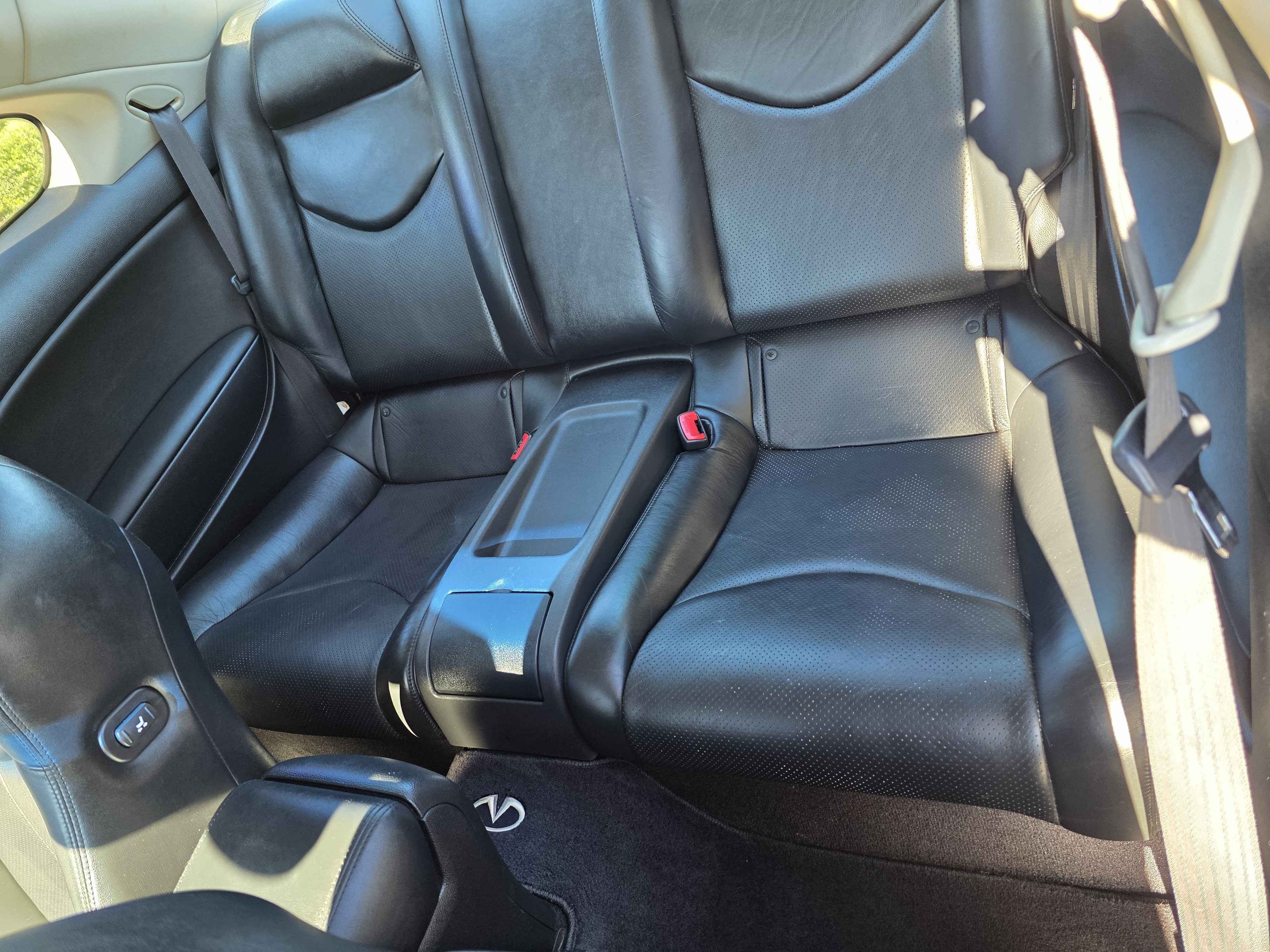 Used 2010 INFINITI G37 Journey RWD image 11