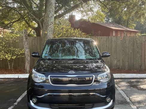 Used 2017 Kia Soul EV + image 2