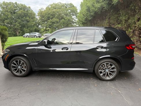 Used 2022 BMW X5 xDrive40i w/ M Sport Package AWD/4WD image 1