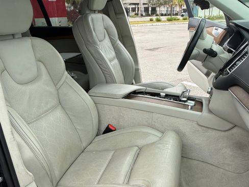 Used 2017 Volvo XC90 T8 Excellence image 15