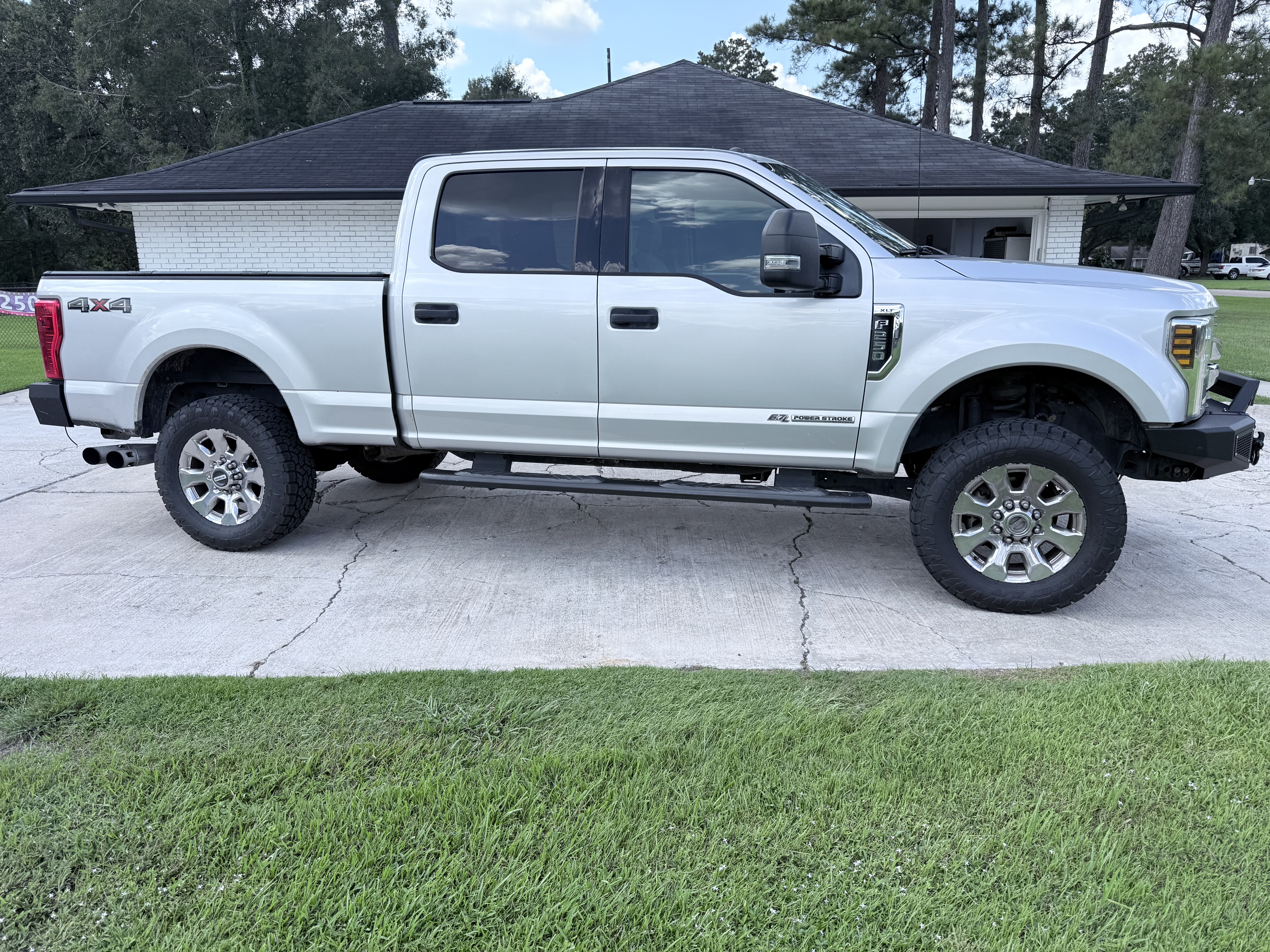 Used 2019 Ford F250 XLT AWD/4WD image 2