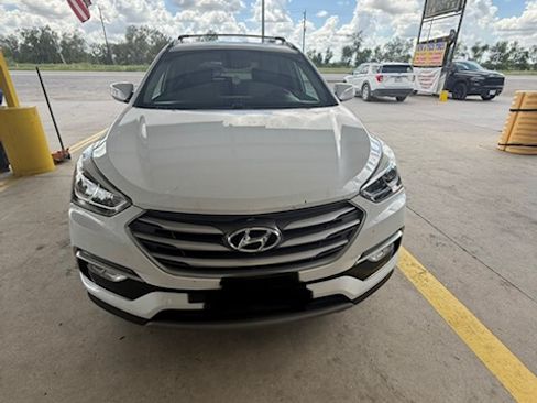 Used 2018 Hyundai Santa Fe Sport FWD image 2