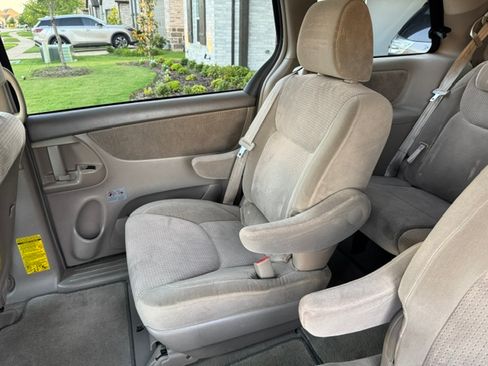 Used 2009 Toyota Sienna LE FWD image 12