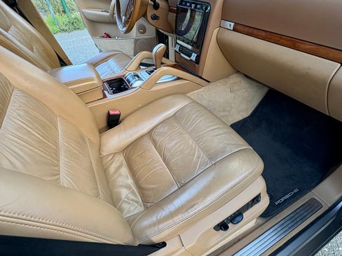Used 2004 Porsche Cayenne Turbo image 14