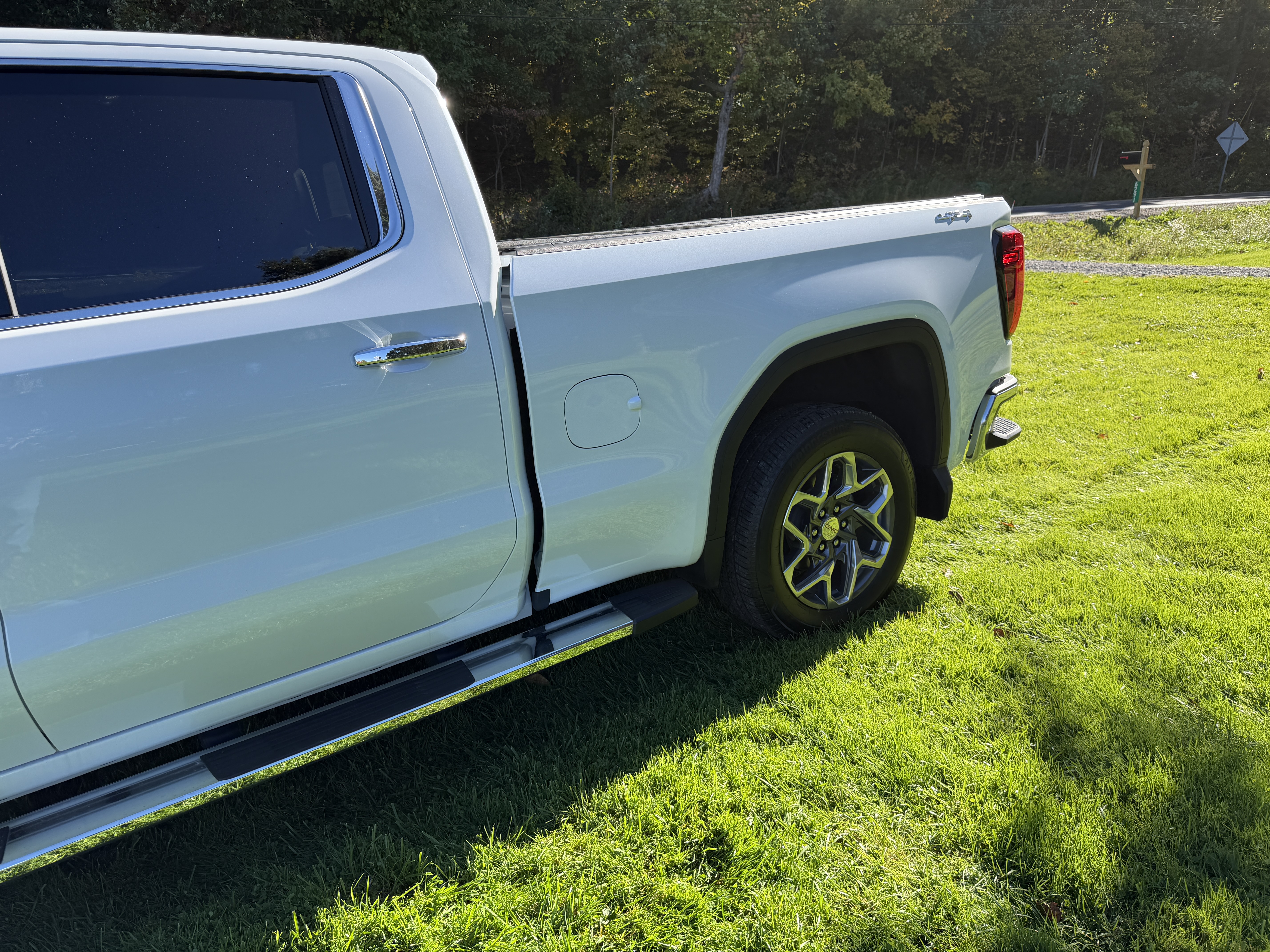 Used 2026 GMC Sierra 1500 SLT w/ SLT Premium Package AWD/4WD image 8