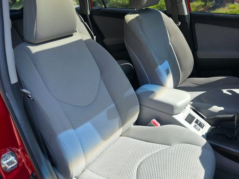 Used 2012 Toyota RAV4 FWD V6 w/ Upgrade Value Pkg image 16