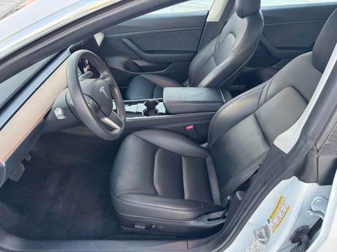 Used 2020 Tesla Model 3 Standard Range Plus RWD image 18