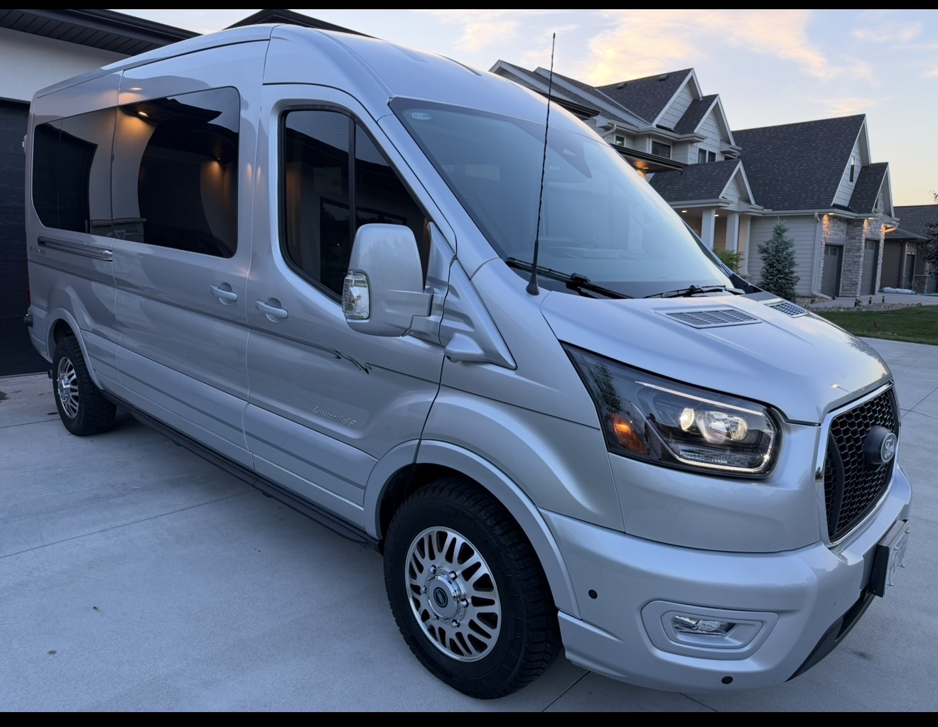 Used 2026 Ford Transit 250 148 Medium Roof Extended AWD image 1