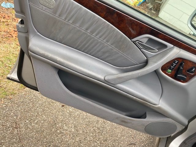 Used 2001 Mercedes-Benz E 320 Wagon image 11