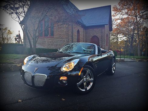 Used 2008 Pontiac Solstice GXP w/ Premium Package RWD image 13