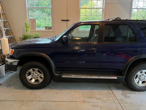 Used 1999 Toyota 4Runner SR5 image 11